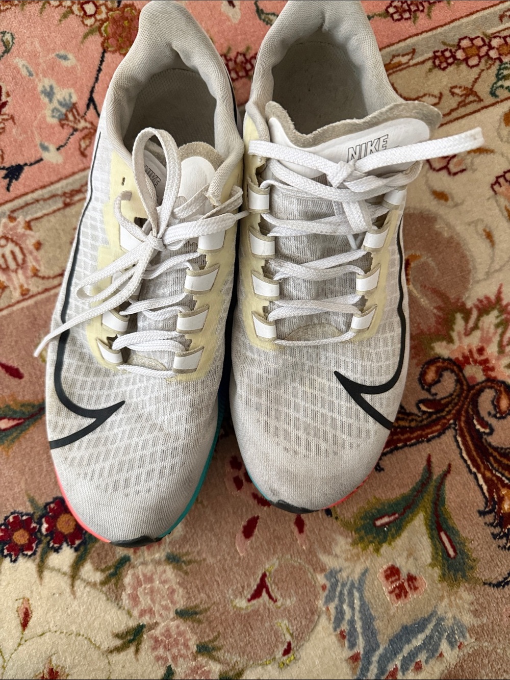 Nike Men White Athletic Running Shoes with Black Swoosh and Yellow Accents 8.5